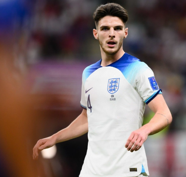 加里·内维尔盛赞阿森纳中场赖斯：不可替代的球队粘合剂