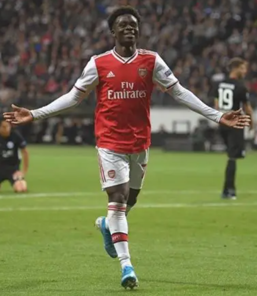 英超多队引援动态：阿森纳续约为主，切尔西着眼未来，热刺埃弗顿