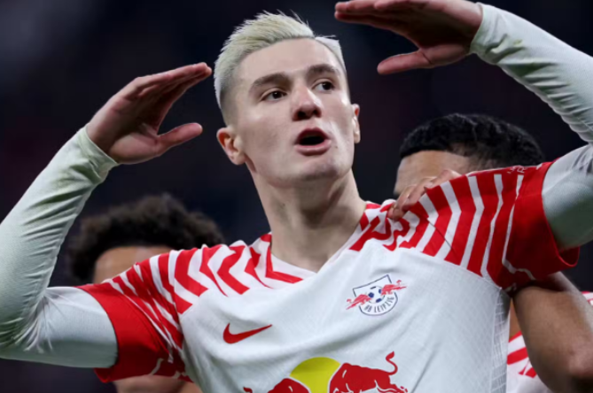 曼联新援舍什科：表现受质疑下的多方评说