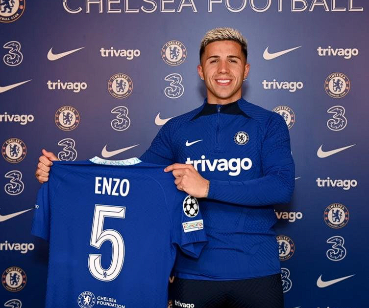 切尔西官方庆贺恩佐150场里程碑,三载蓝桥岁月铸就双冠辉煌5