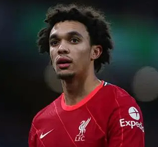 皇马动态:阿诺德回归,巴尔韦德中场待命