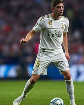 欧冠八分之一决赛<a href='/news/tag/286.html' style='color: blue;'>皇马</a>大捷：巴尔韦德闪耀伯纳乌，展现领袖风范